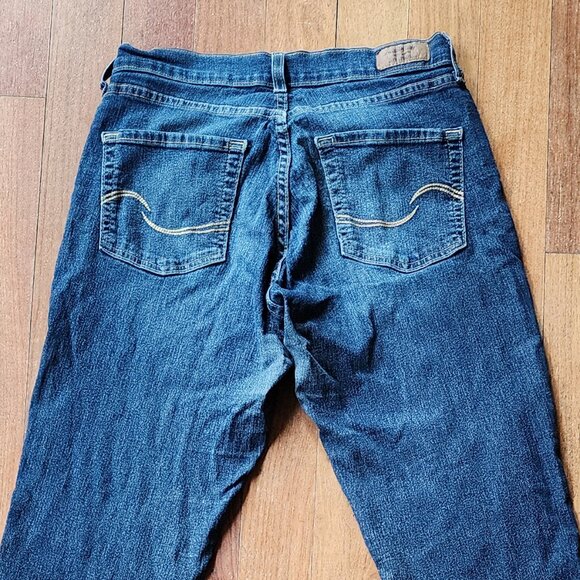 Signature by Levi Strauss Faded Wash Curvy Straight Jeans Size W29 L32 - Picture 12 of 16